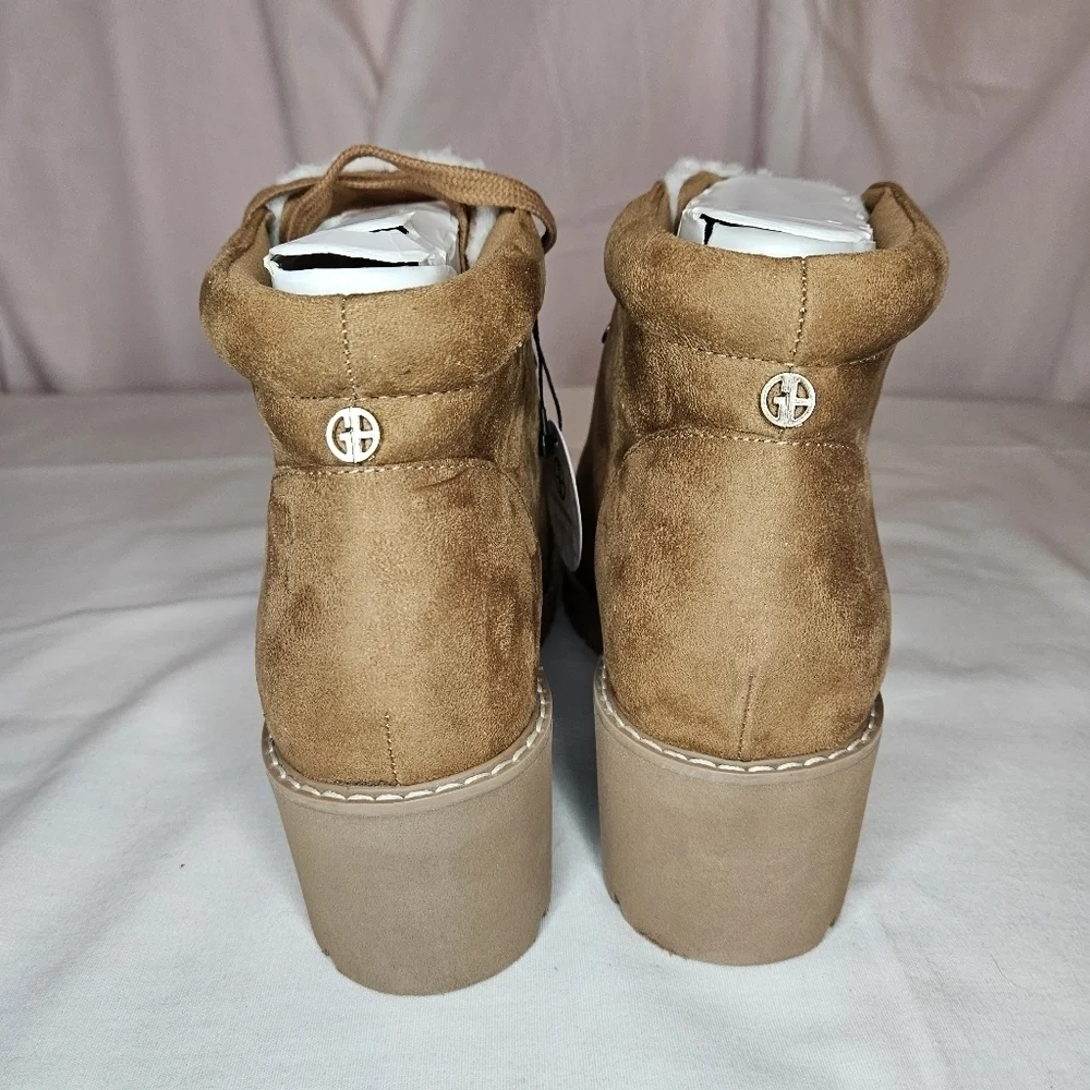 Giani Bernini Valentena Ankle Lugged Sole Combat Boots NWT Sz 7.5 Retail $130